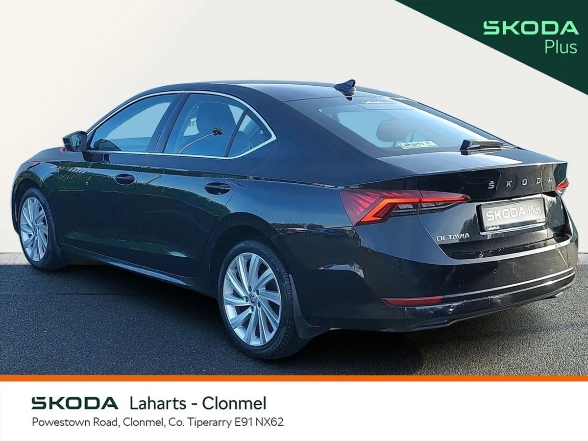 Skoda Octavia Saloon, Diesel, 2023, Black