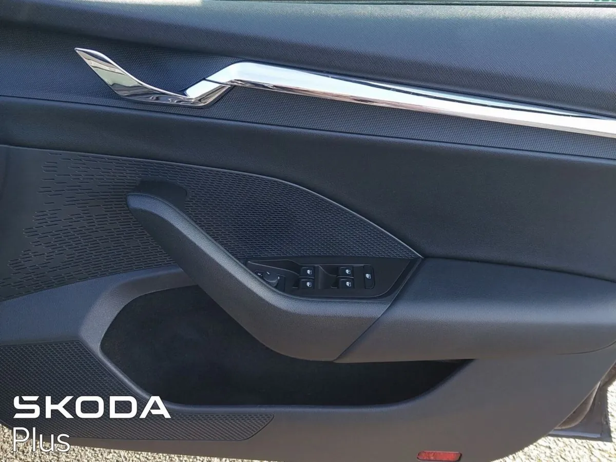 Skoda Octavia Saloon, Diesel, 2023, Black
