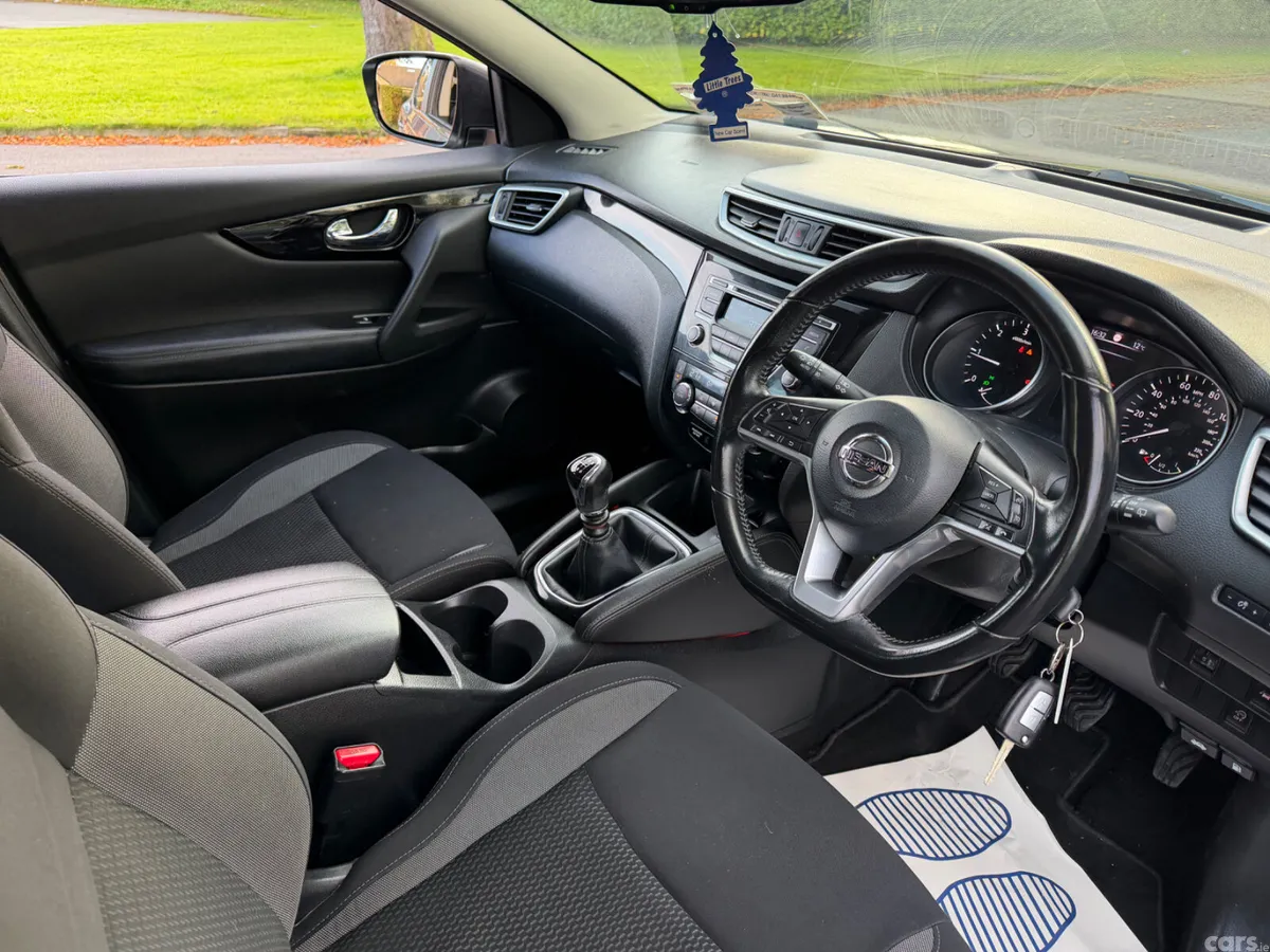 Nissan Qashqai Hatchback, Diesel, 2018, Grey