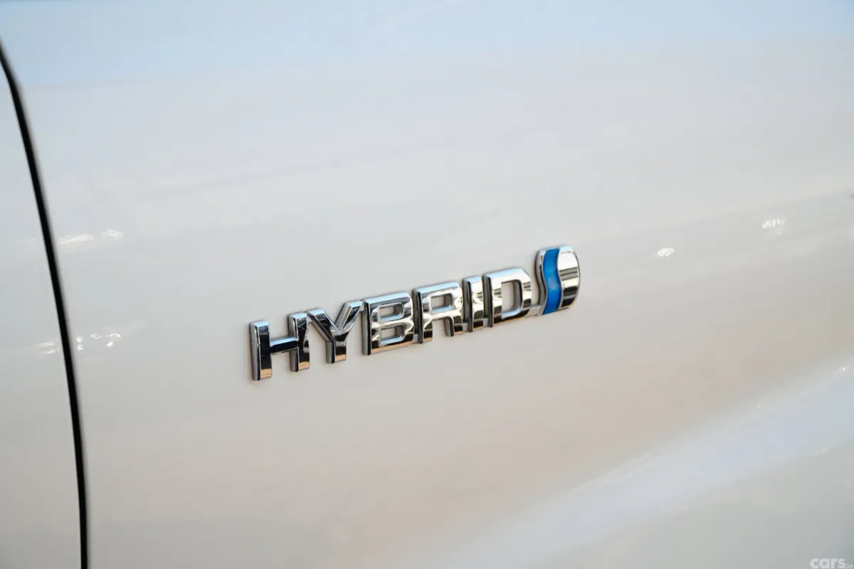 Toyota Alphard Van, Petrol Hybrid, 2015, White