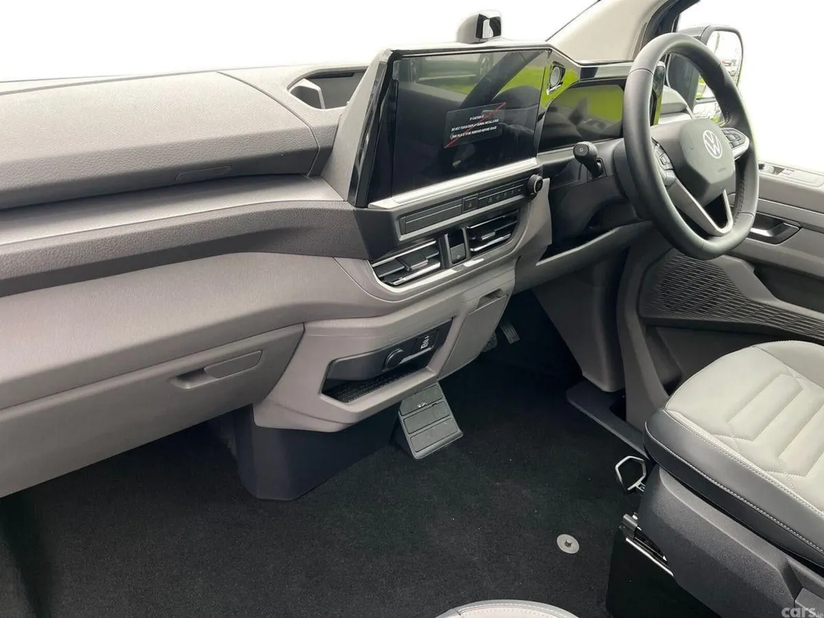 Volkswagen Caravelle MPV, Petrol Plug-in Hybrid, 2026, Black