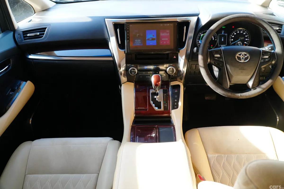 Toyota Alphard Van, Petrol Hybrid, 2015, White