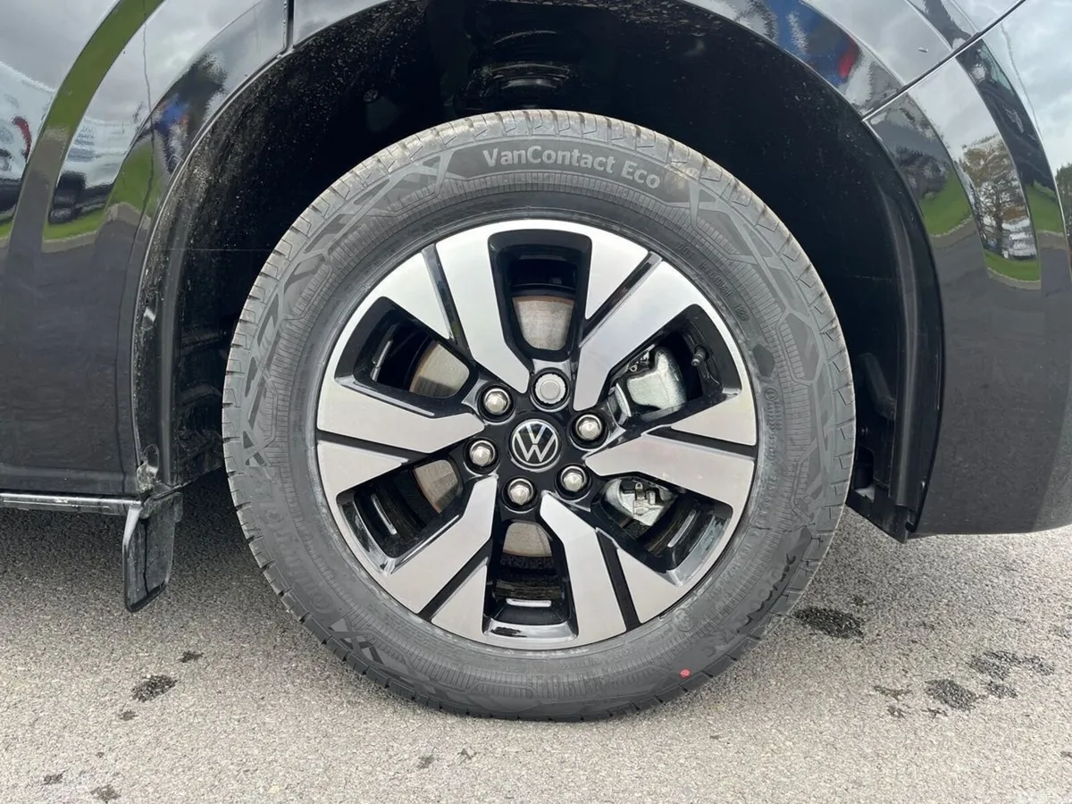 Volkswagen Caravelle MPV, Petrol Plug-in Hybrid, 2026, Black