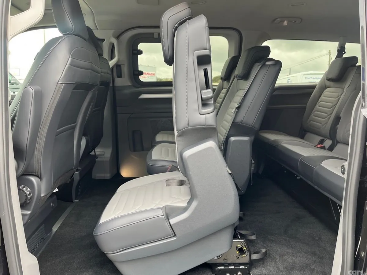 Volkswagen Caravelle MPV, Petrol Plug-in Hybrid, 2026, Black