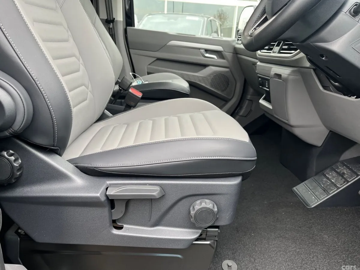 Volkswagen Caravelle MPV, Petrol Plug-in Hybrid, 2026, Black