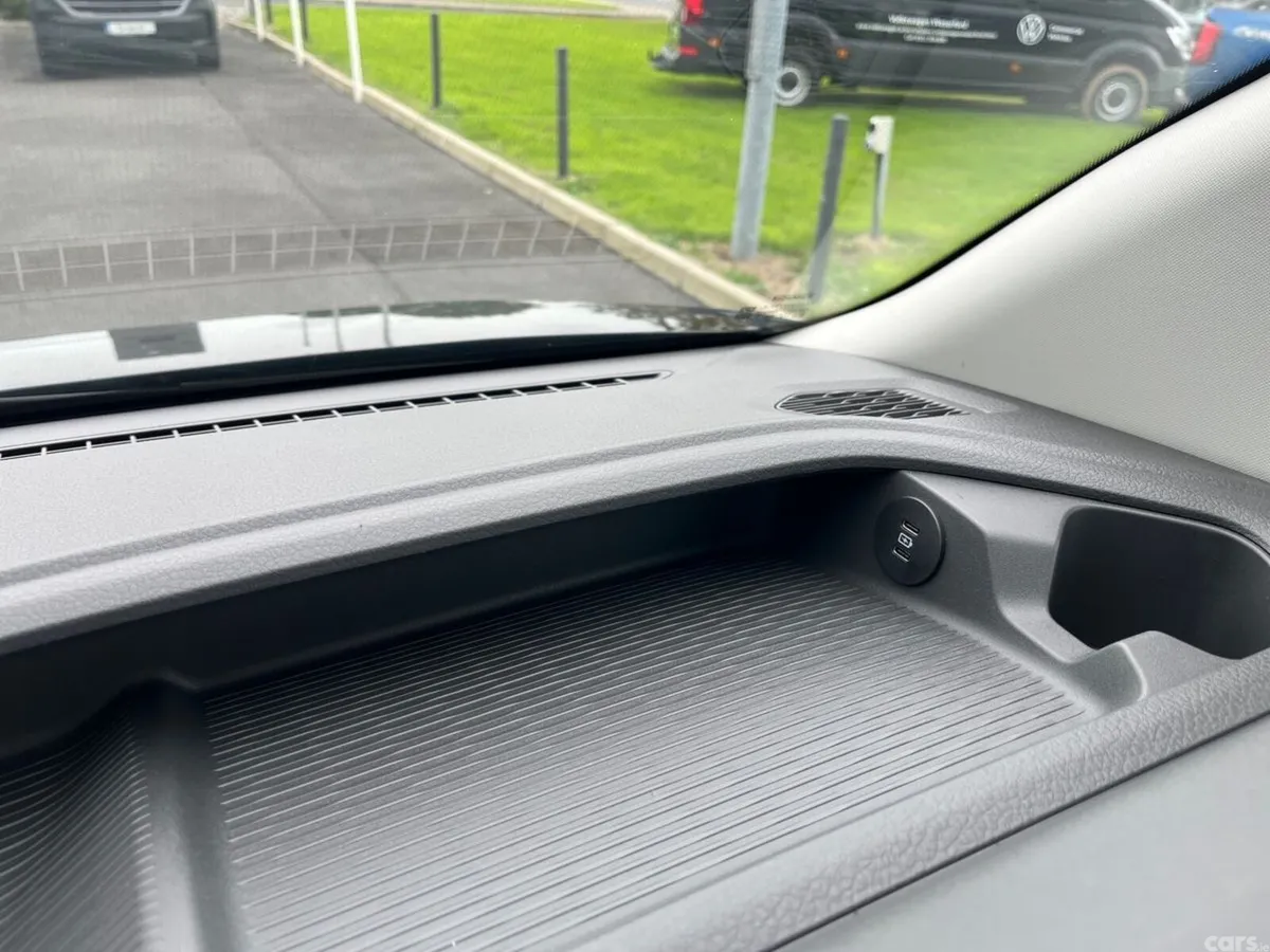 Volkswagen Caravelle MPV, Petrol Plug-in Hybrid, 2026, Black