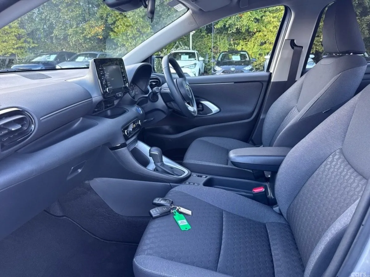 Toyota Yaris Hatchback, Petrol Hybrid, 2024, Grey