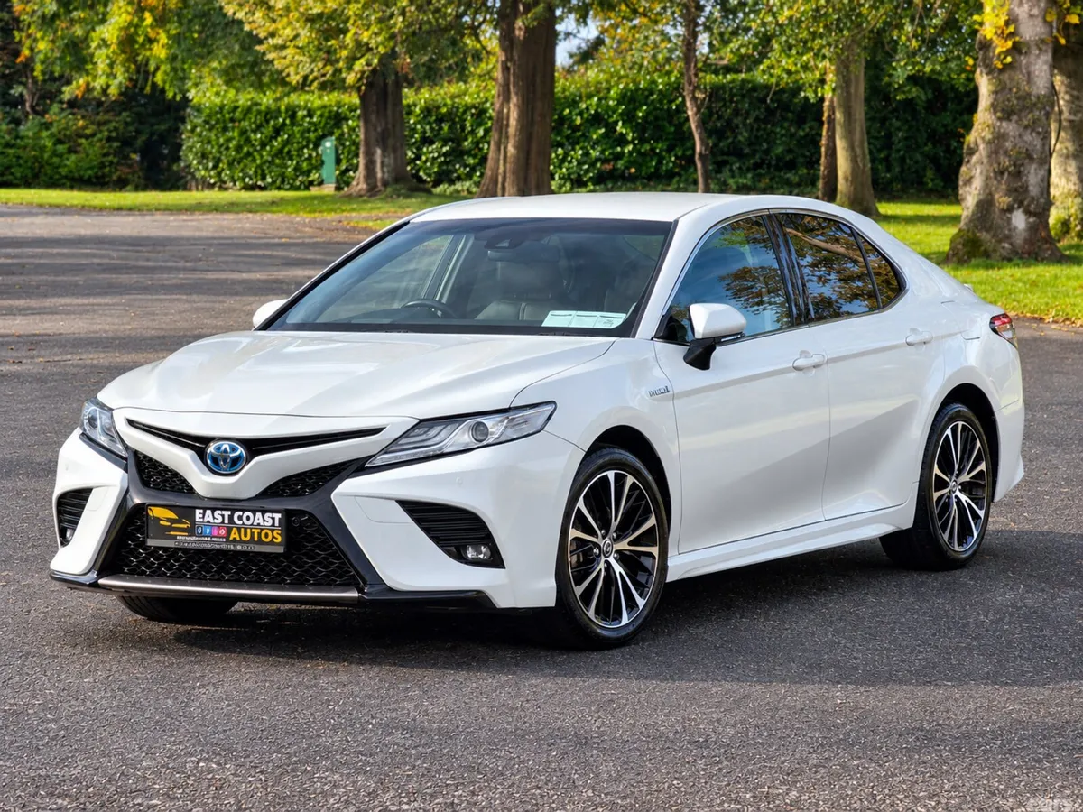 Toyota Camry Saloon, Petrol Hybrid, 2019, White