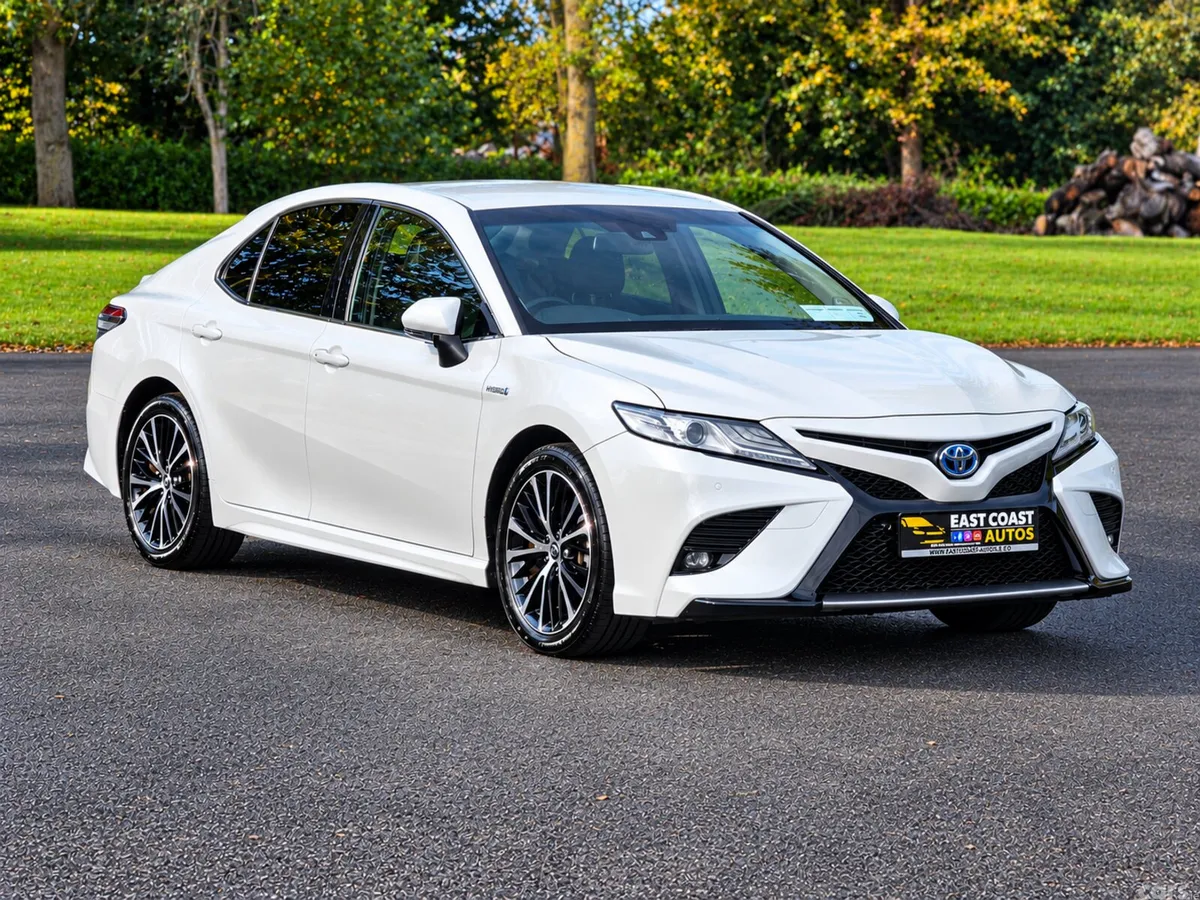 Toyota Camry Saloon, Petrol Hybrid, 2019, White