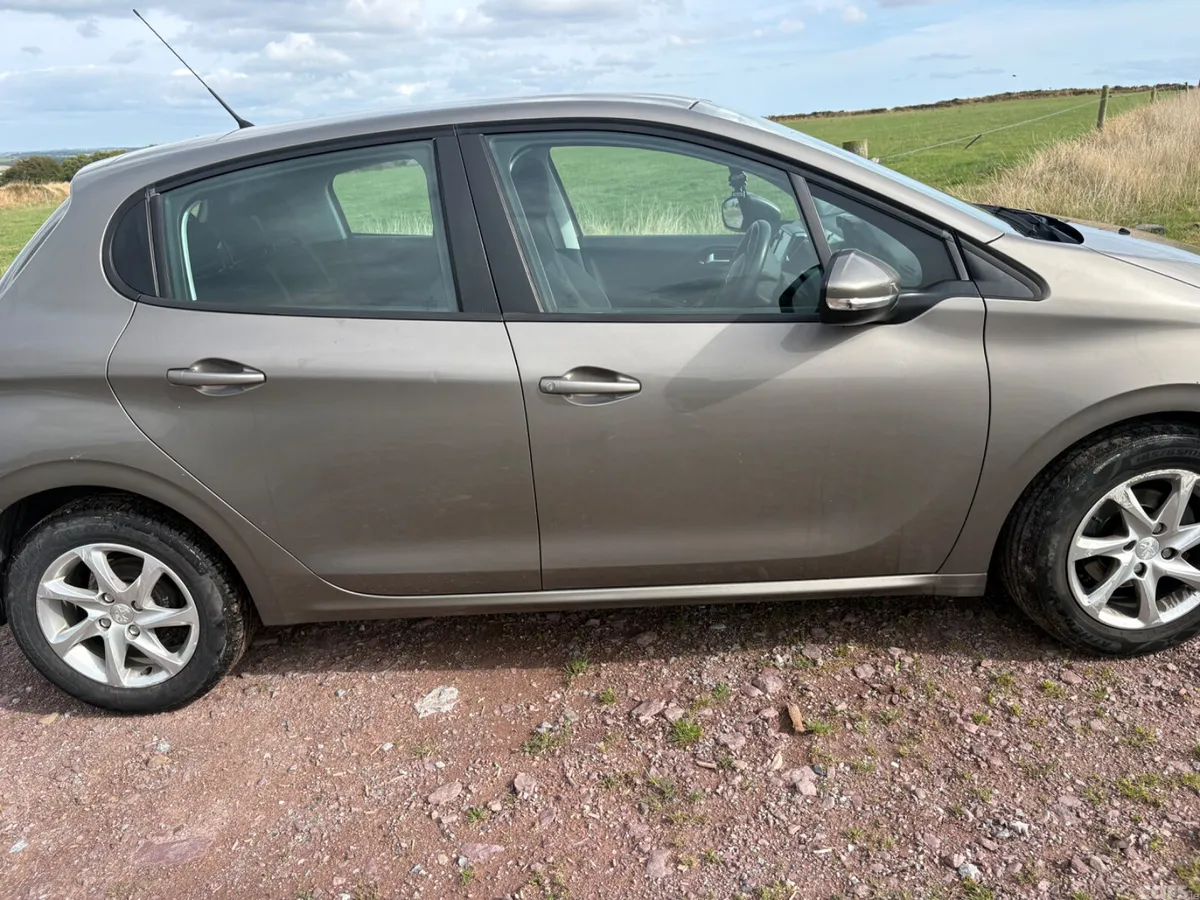 Peugeot 208 Hatchback, Petrol, 2014, Grey