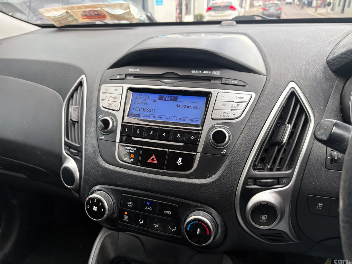 Peugeot 208 Hatchback, Petrol, 2014, Grey