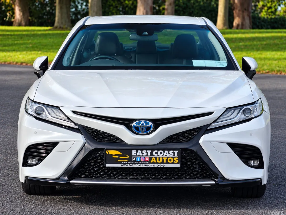 Toyota Camry Saloon, Petrol Hybrid, 2019, White