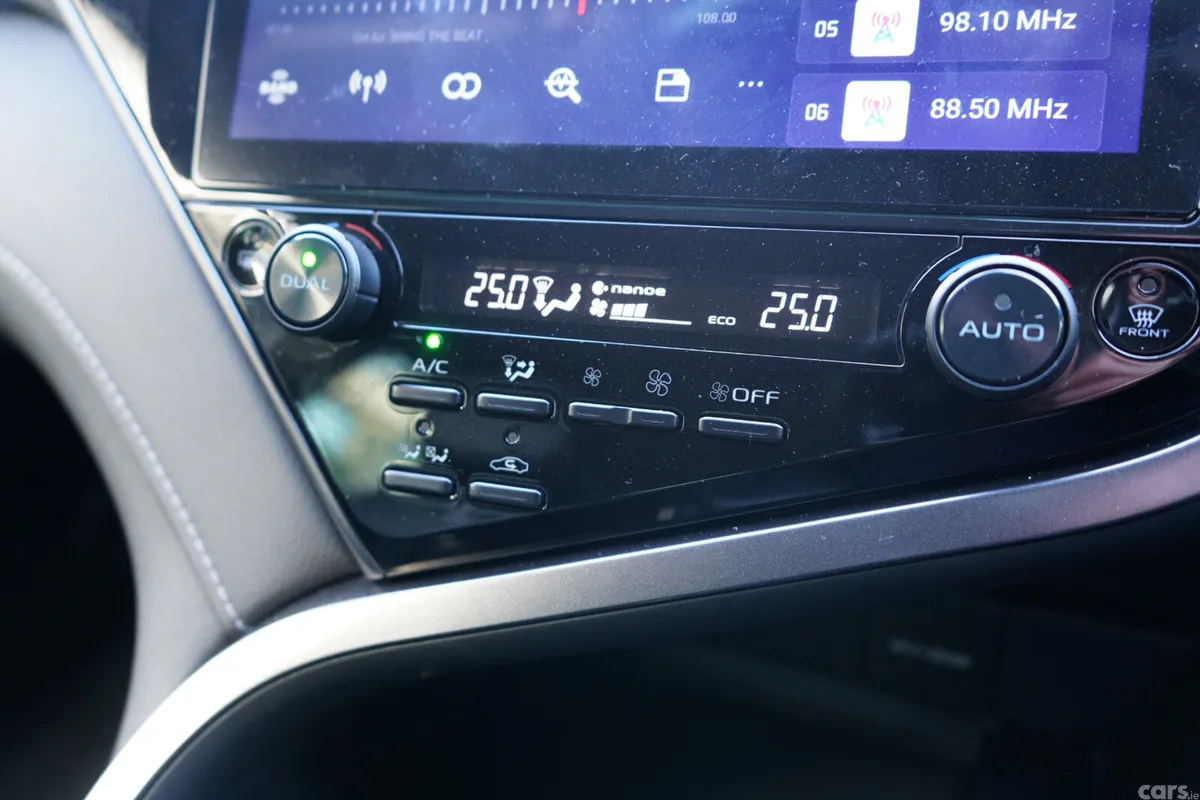 Toyota Camry Saloon, Petrol Hybrid, 2019, Red
