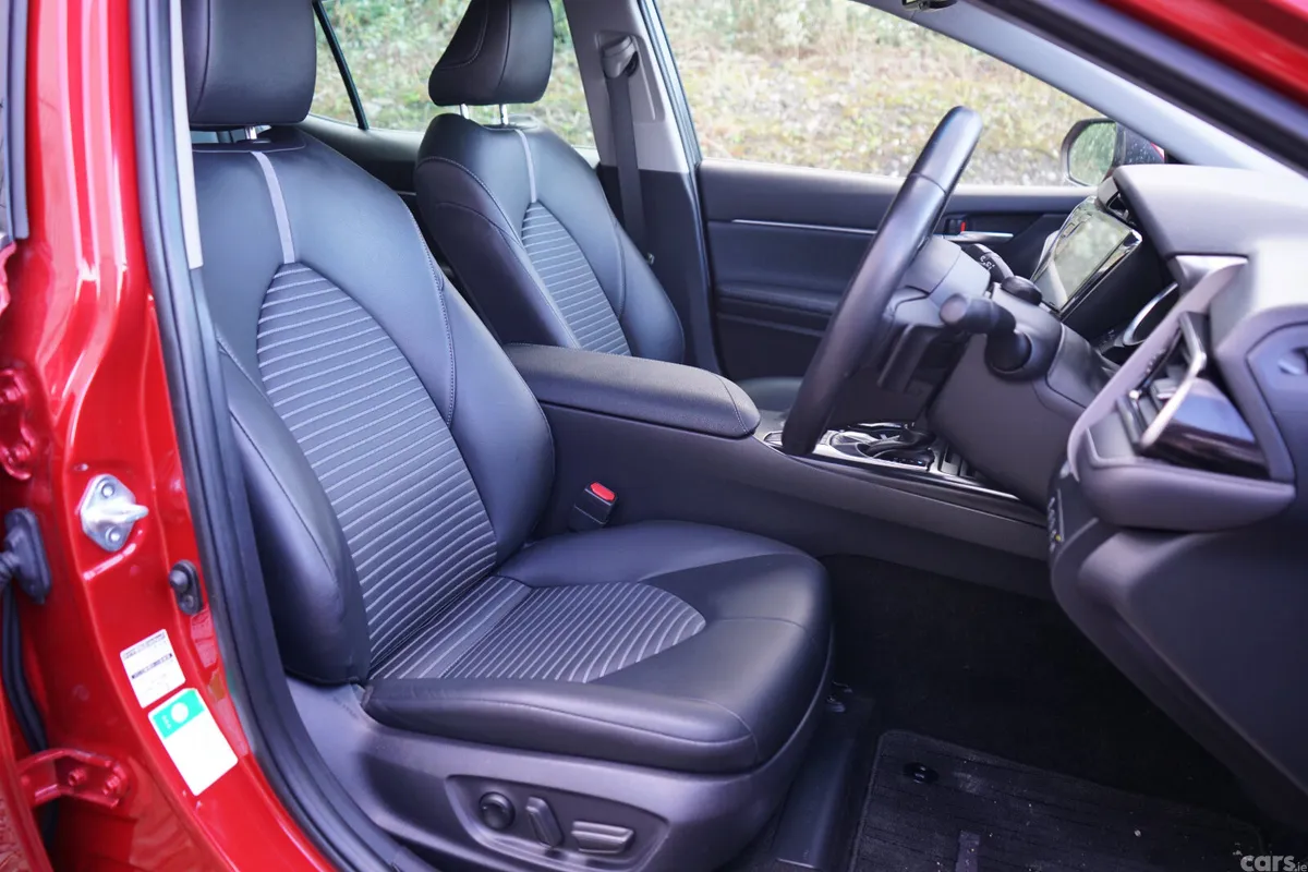 Toyota Camry Saloon, Petrol Hybrid, 2019, Red