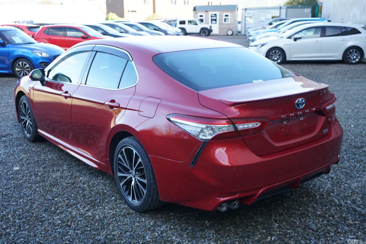 Toyota Camry Saloon, Petrol Hybrid, 2019, Red
