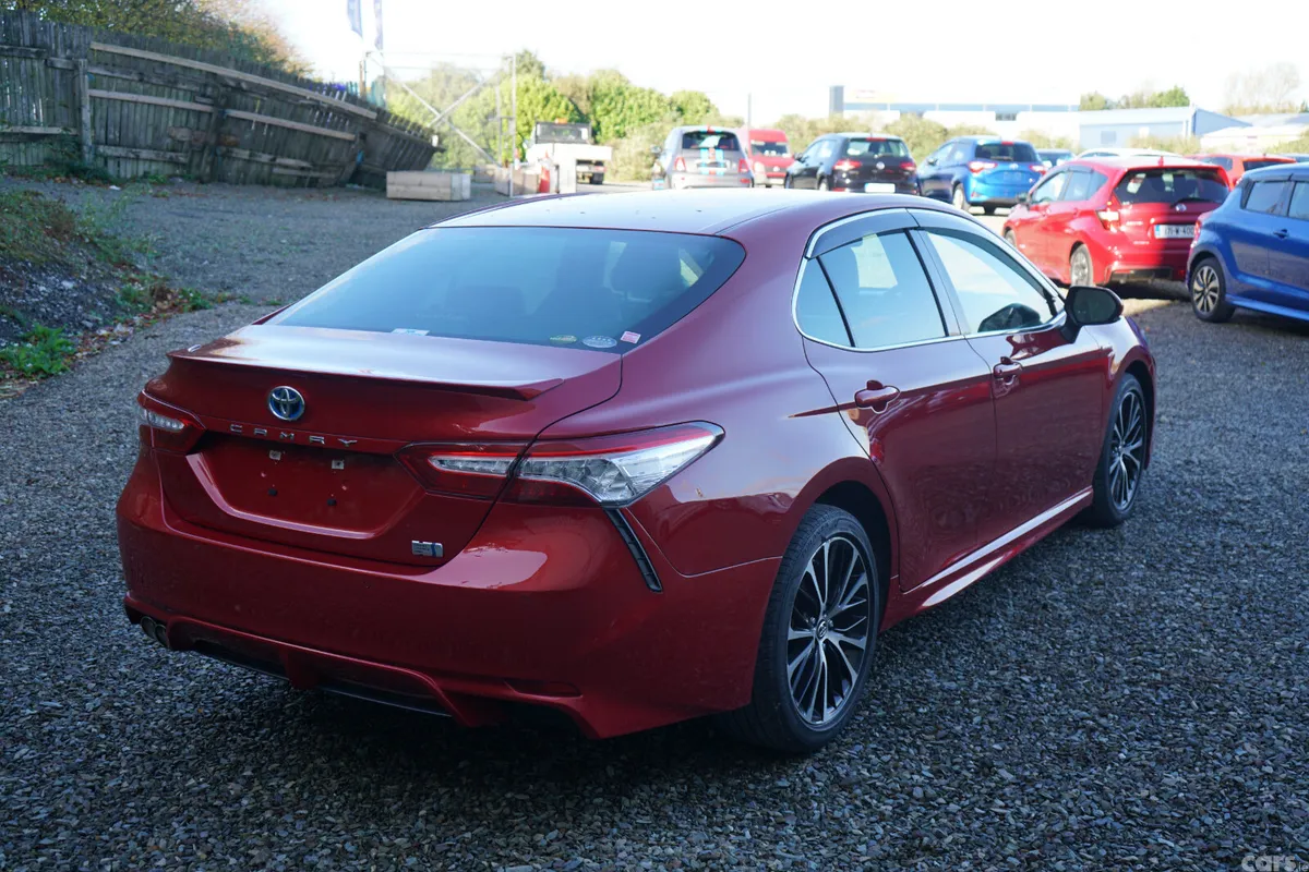 Toyota Camry Saloon, Petrol Hybrid, 2019, Red