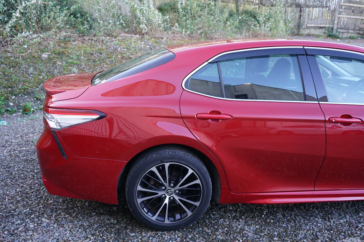 Toyota Camry Saloon, Petrol Hybrid, 2019, Red