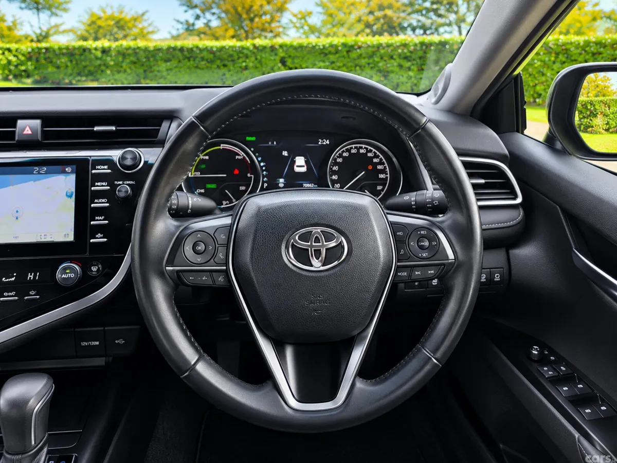 Toyota Camry Saloon, Petrol Hybrid, 2019, White