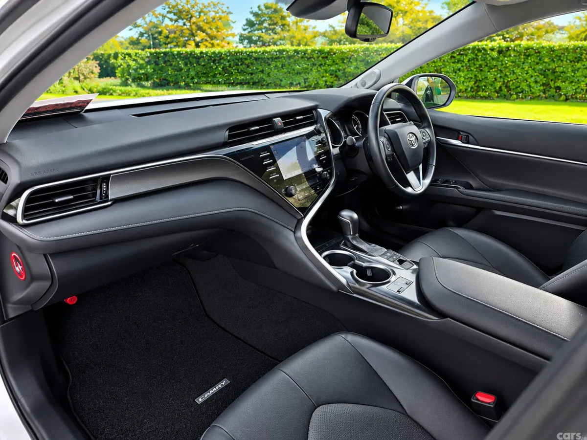Toyota Camry Saloon, Petrol Hybrid, 2019, White