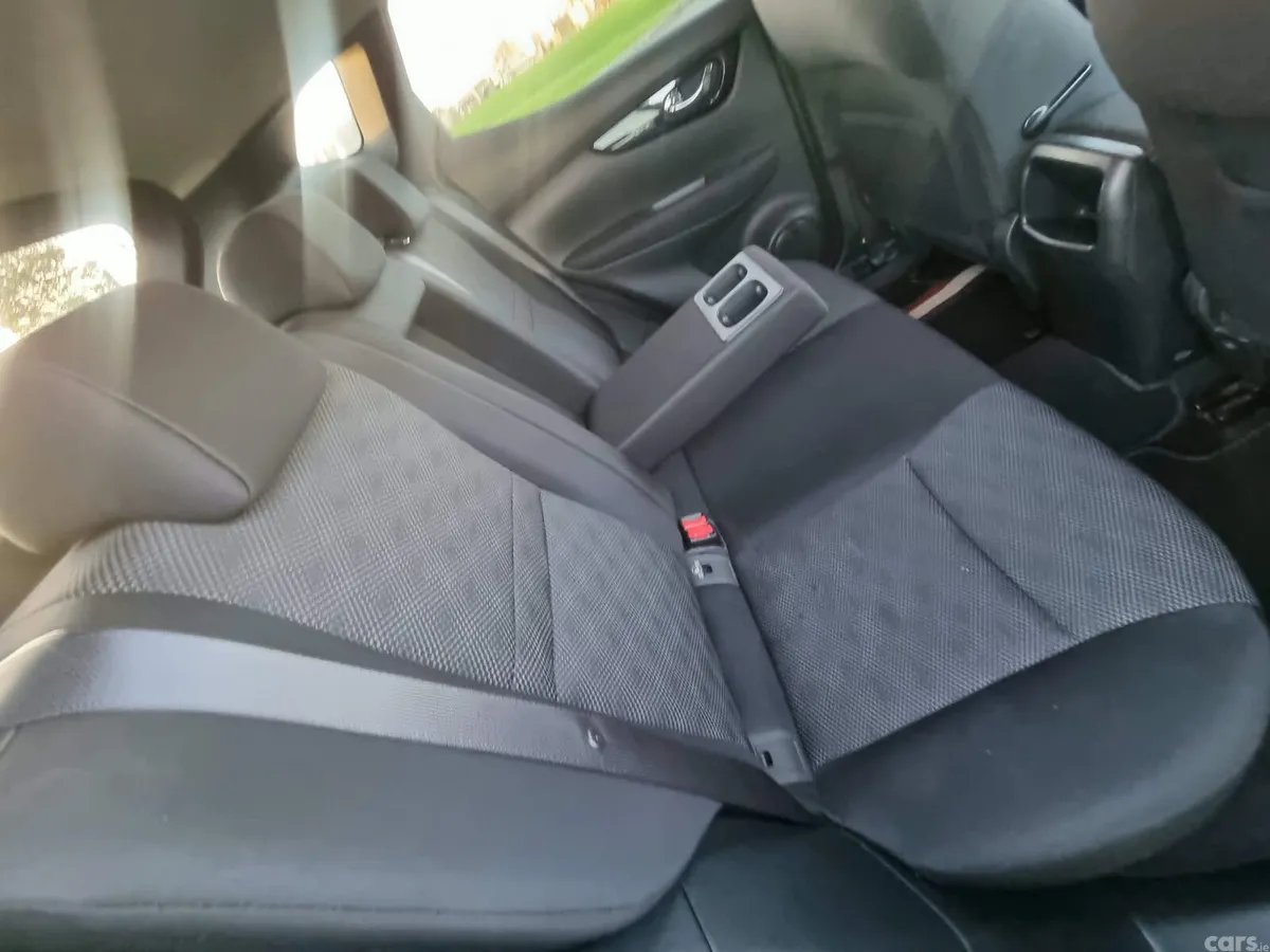 Nissan Qashqai Hatchback, Diesel, 2015, Grey