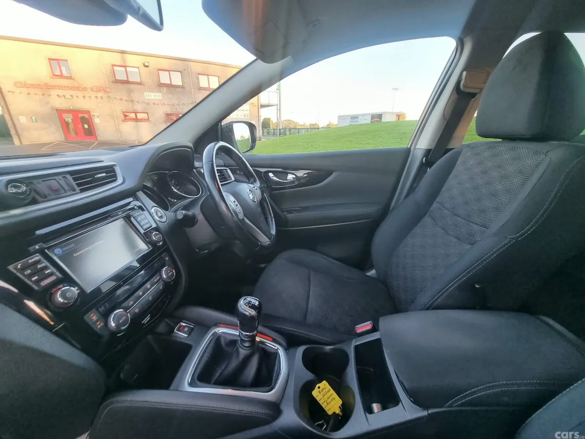 Nissan Qashqai Hatchback, Diesel, 2015, Grey