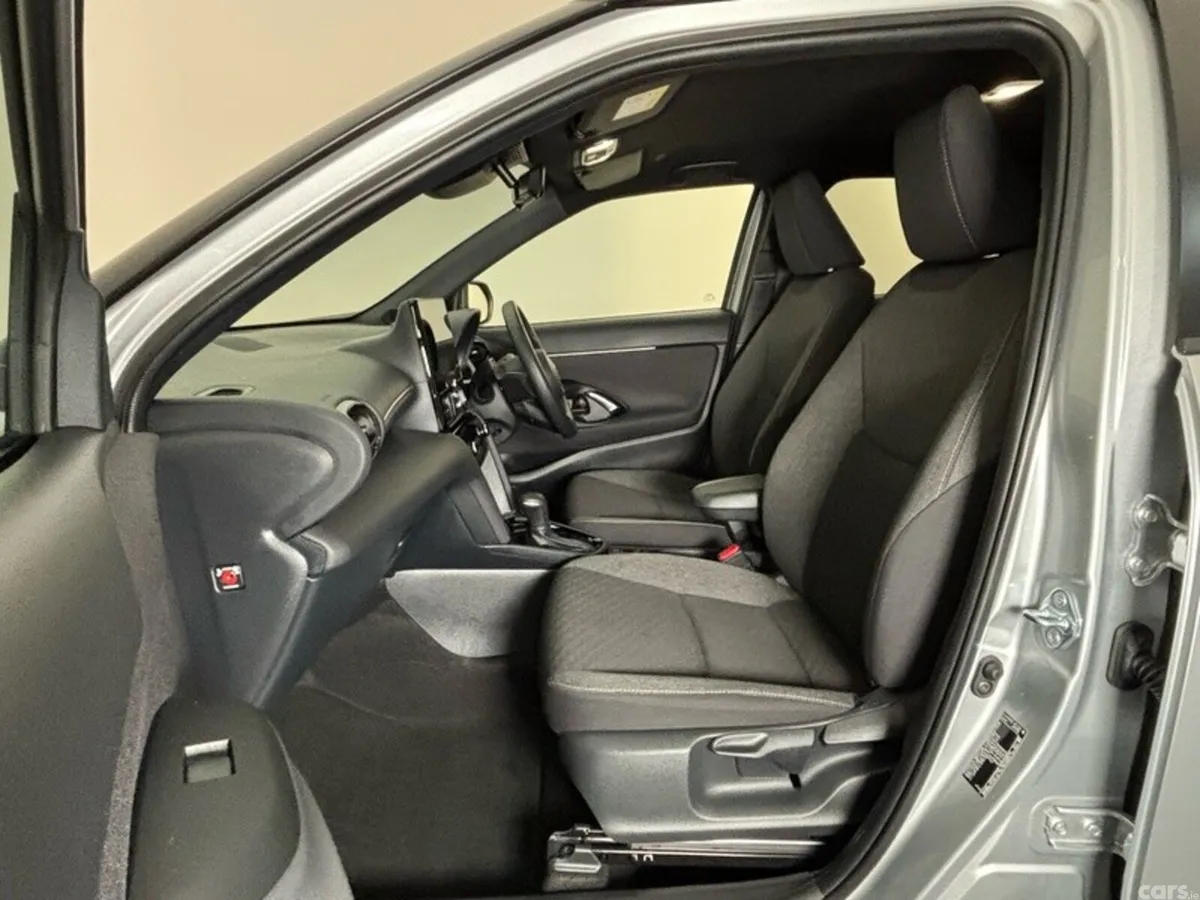 Toyota Yaris Cross Hatchback, Petrol Hybrid, 2026, Grey