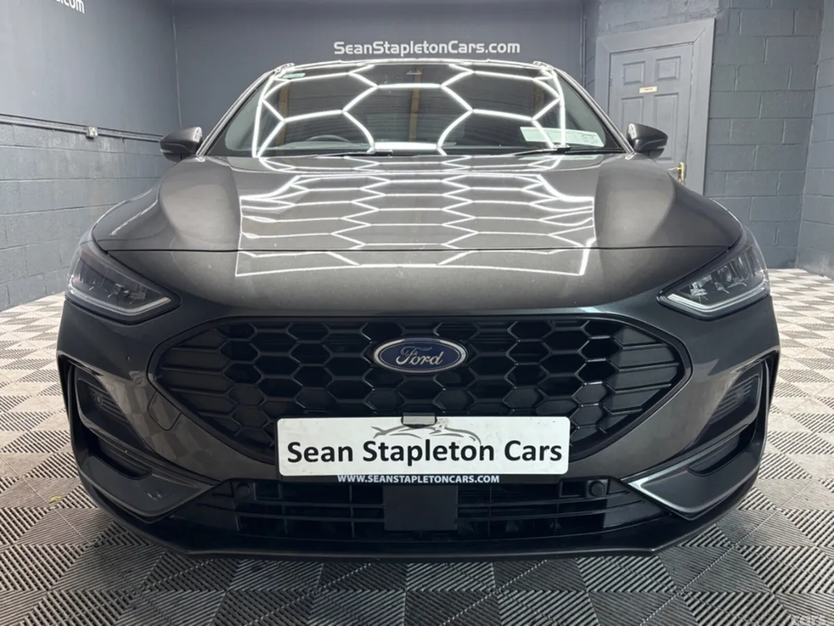 Ford Focus Hatchback, Diesel, 2023, Grey
