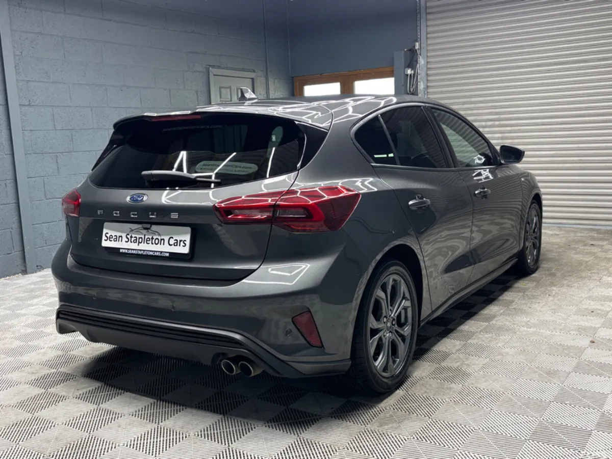 Ford Focus Hatchback, Diesel, 2023, Grey