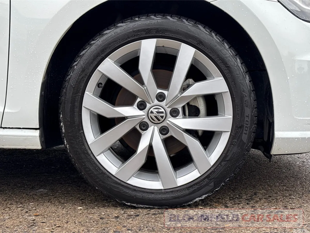 Volkswagen Golf Hatchback, Petrol, 2017, White