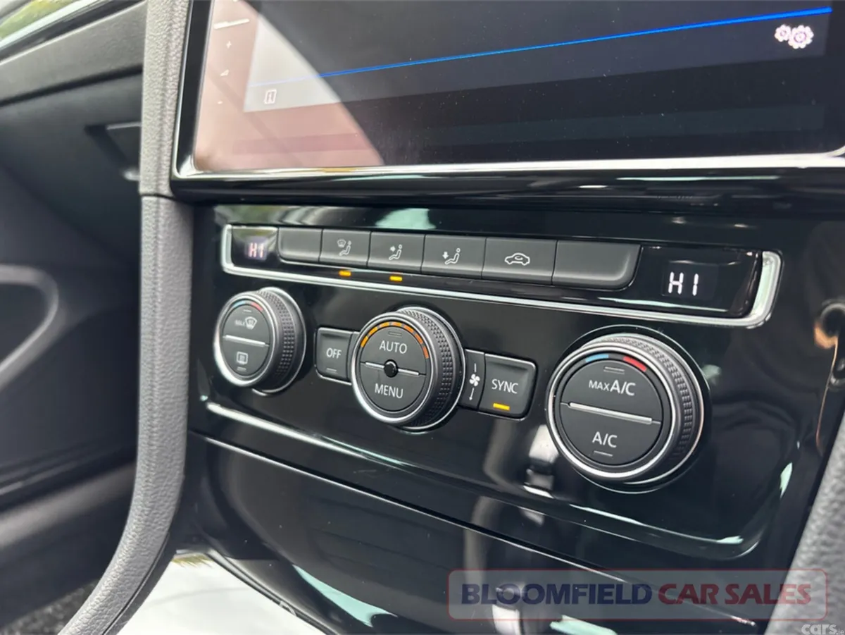 Volkswagen Golf Hatchback, Petrol, 2017, White