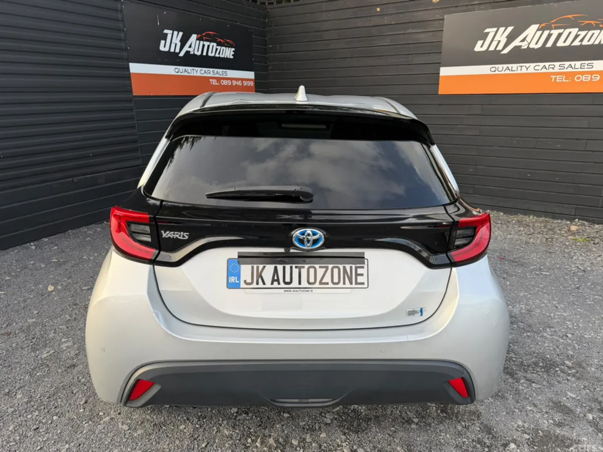 Toyota Yaris Hatchback, Petrol Hybrid, 2020, Silver