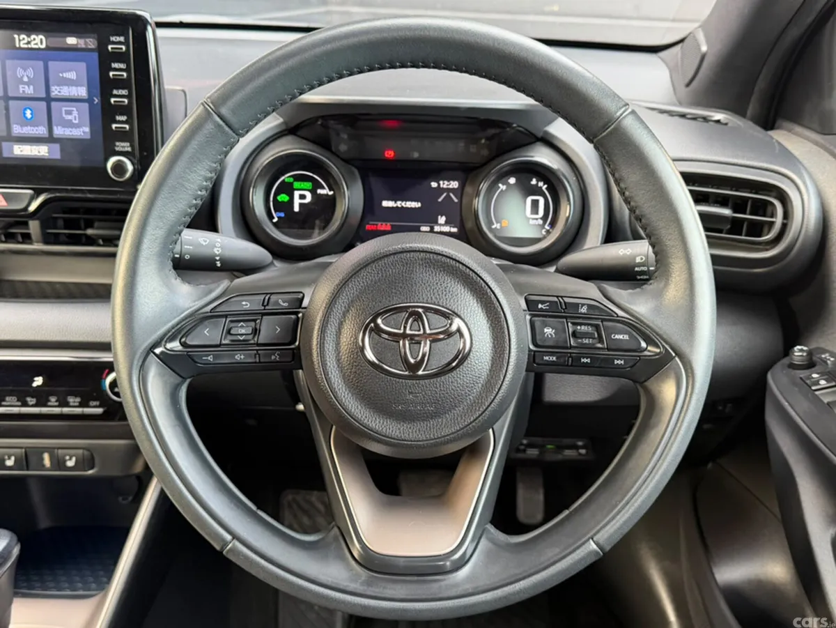 Toyota Yaris Hatchback, Petrol Hybrid, 2020, Silver