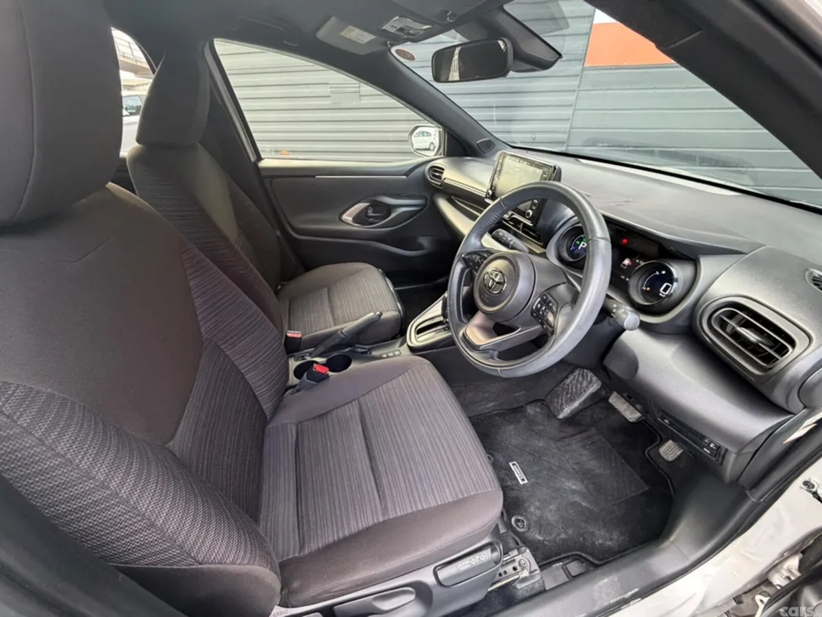 Toyota Yaris Hatchback, Petrol Hybrid, 2020, Silver
