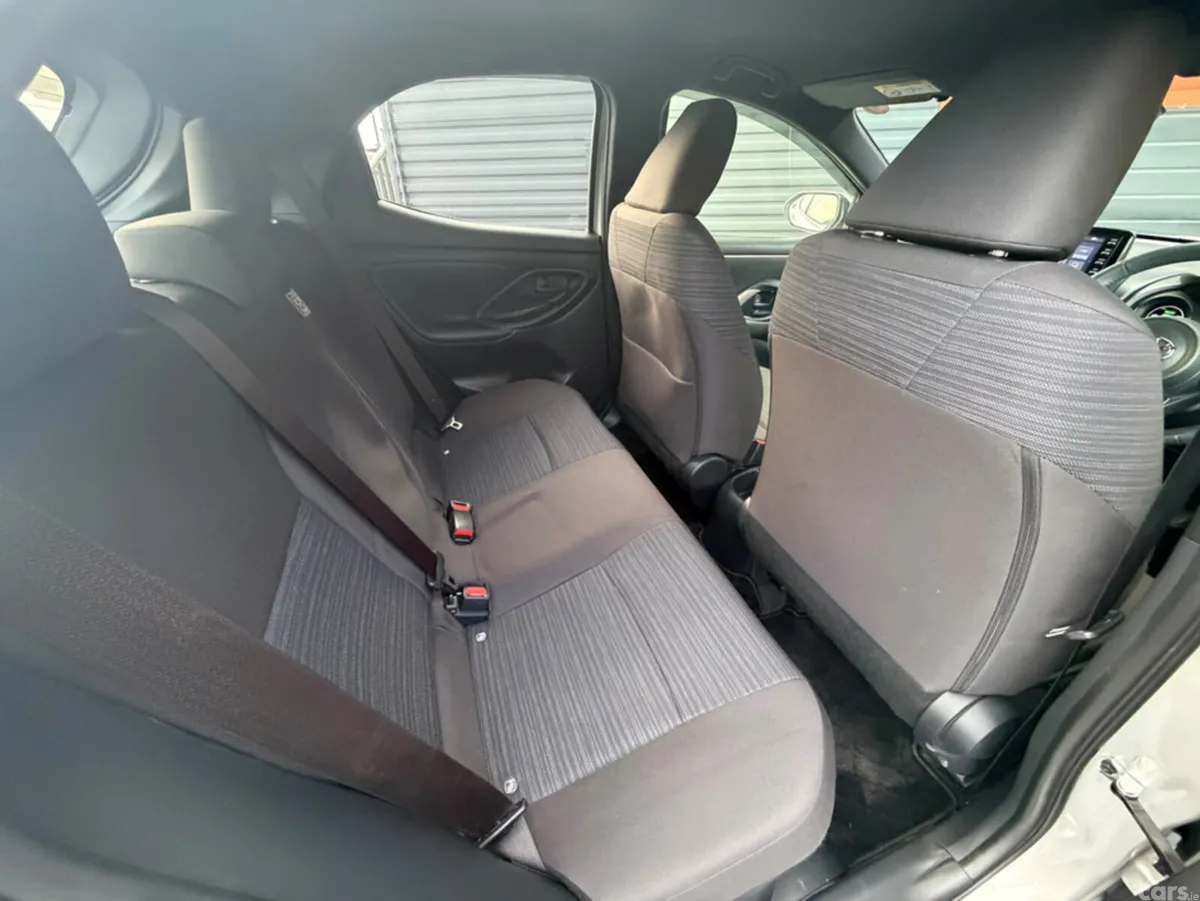 Toyota Yaris Hatchback, Petrol Hybrid, 2020, Silver