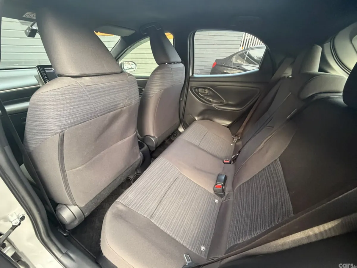 Toyota Yaris Hatchback, Petrol Hybrid, 2020, Silver
