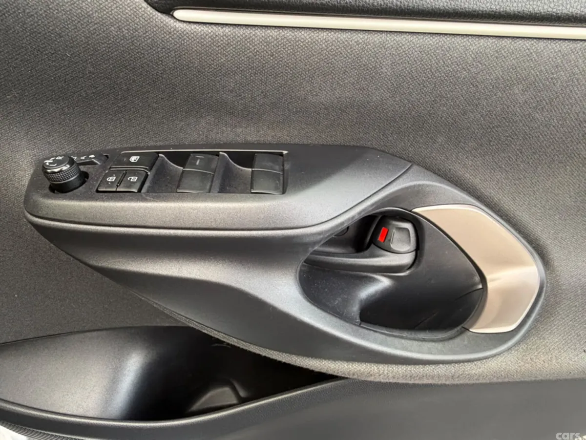Toyota Yaris Hatchback, Petrol Hybrid, 2020, Silver