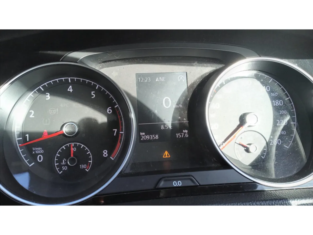 Volkswagen Golf Hatchback, Petrol, 2015, Red