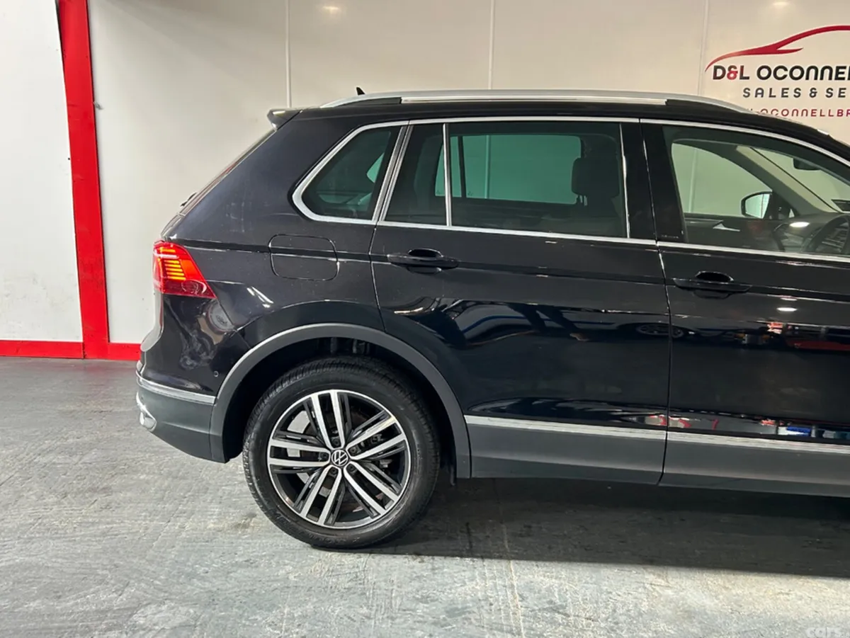 Volkswagen Tiguan Estate, Petrol Plug-in Hybrid, 2023, Black