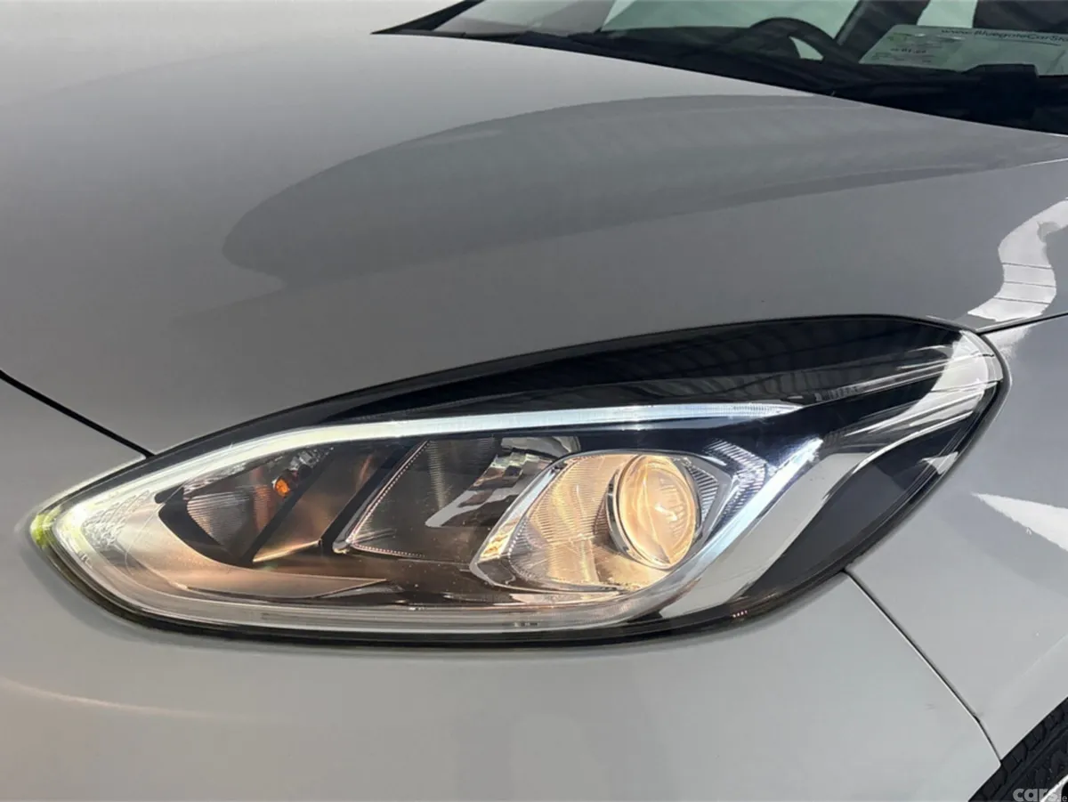 Ford Fiesta Hatchback, Petrol, 2018, White