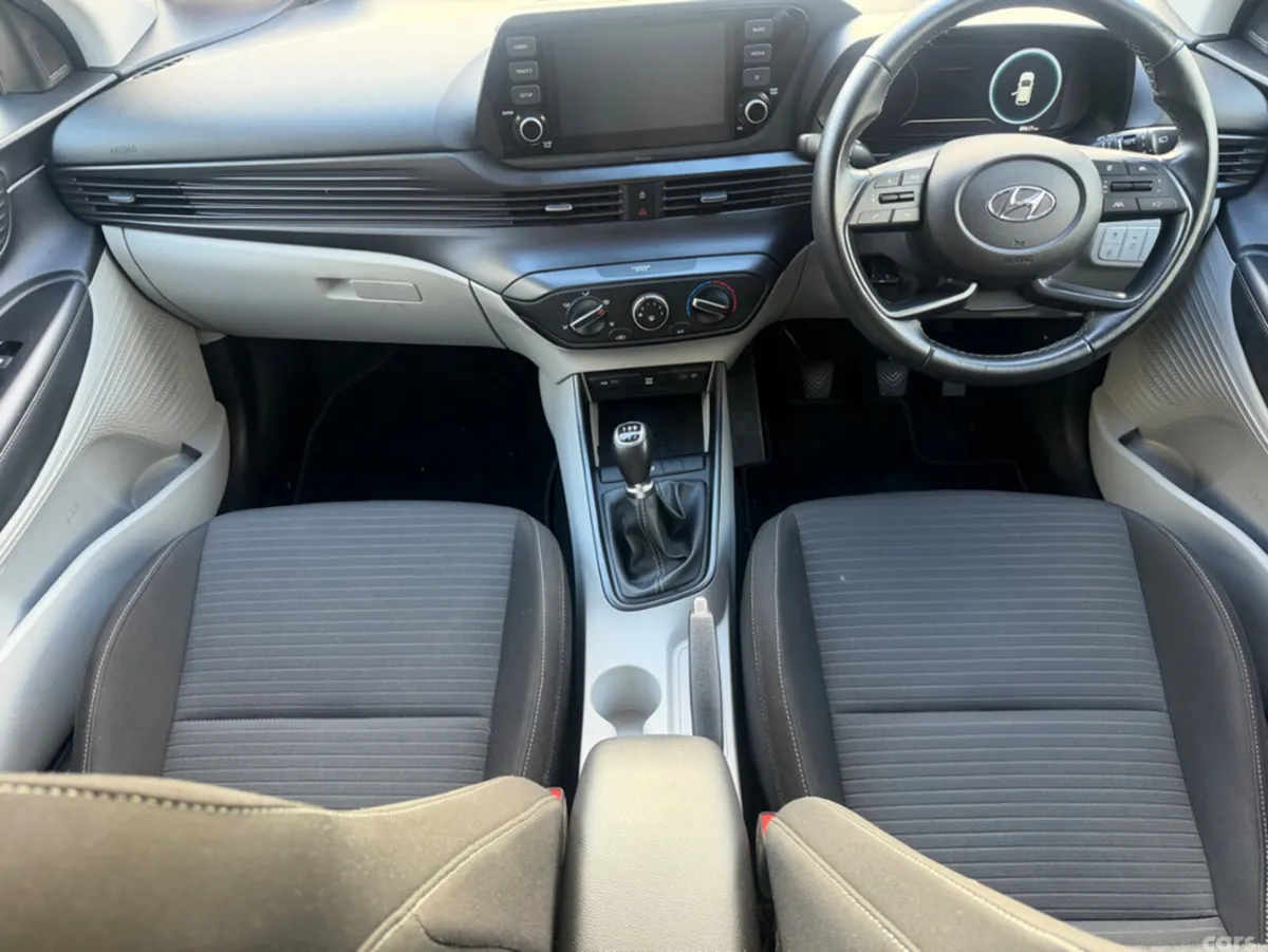Hyundai i20 Hatchback, Petrol, 2022, White