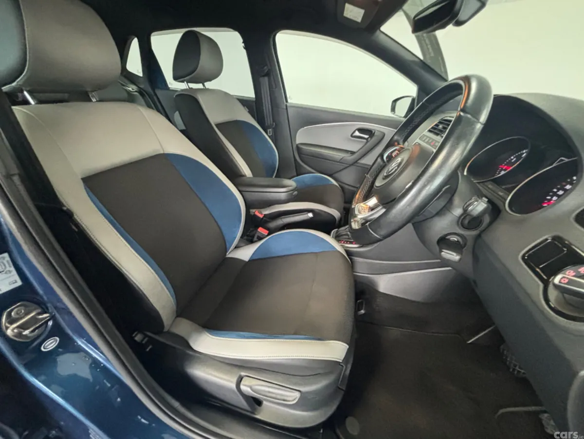 Volkswagen Polo Hatchback, Petrol, 2014, Blue