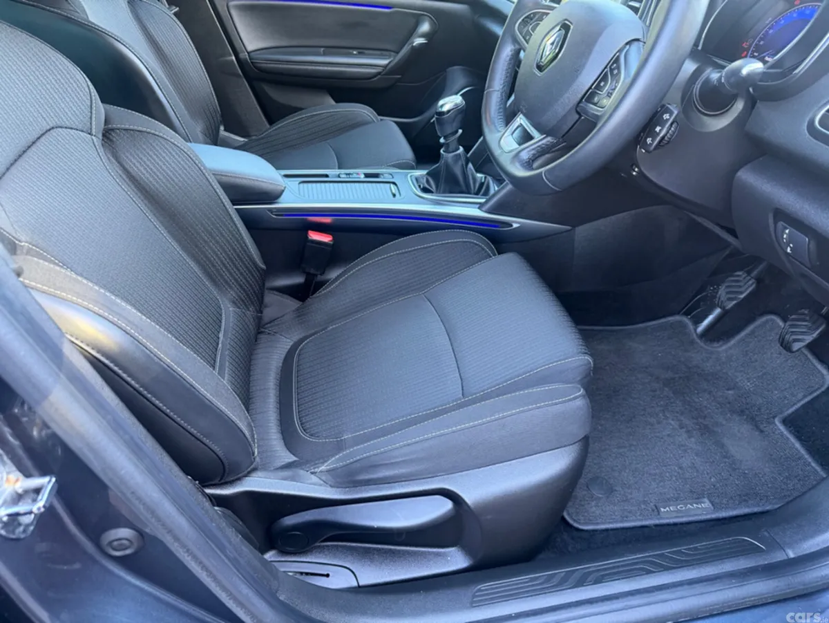 Renault Megane Estate, Petrol, 2020, Grey