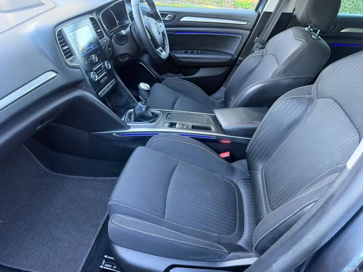 Renault Megane Estate, Petrol, 2020, Grey