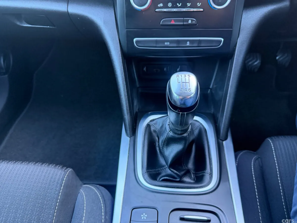 Renault Megane Estate, Petrol, 2020, Grey