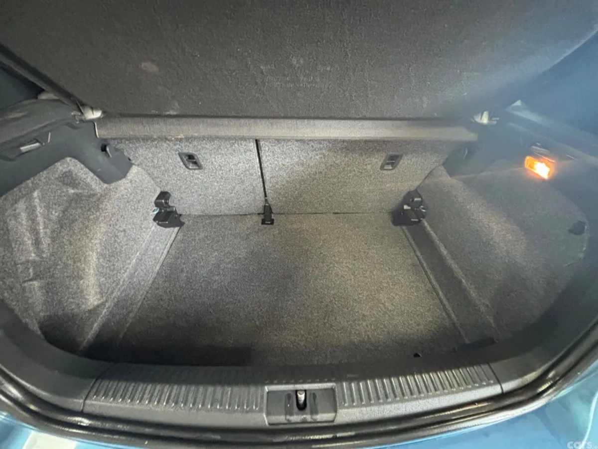 Volkswagen Polo Hatchback, Petrol, 2014, Blue