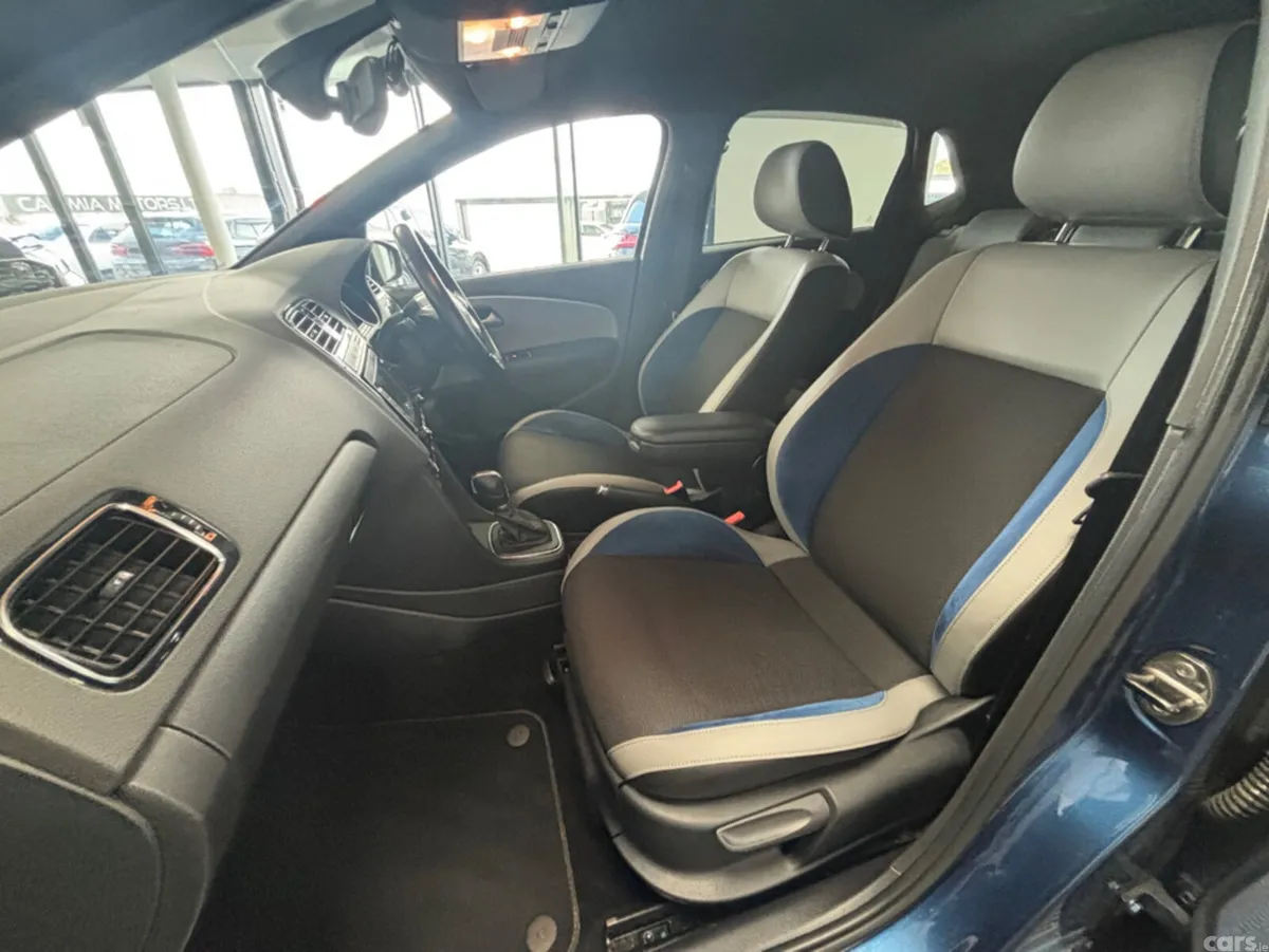Volkswagen Polo Hatchback, Petrol, 2014, Blue