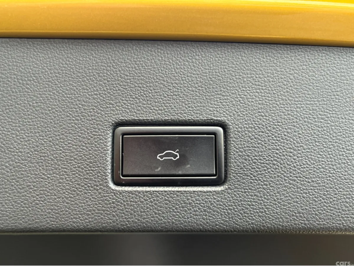Volkswagen T-Roc SUV, Diesel, 2020, Gold