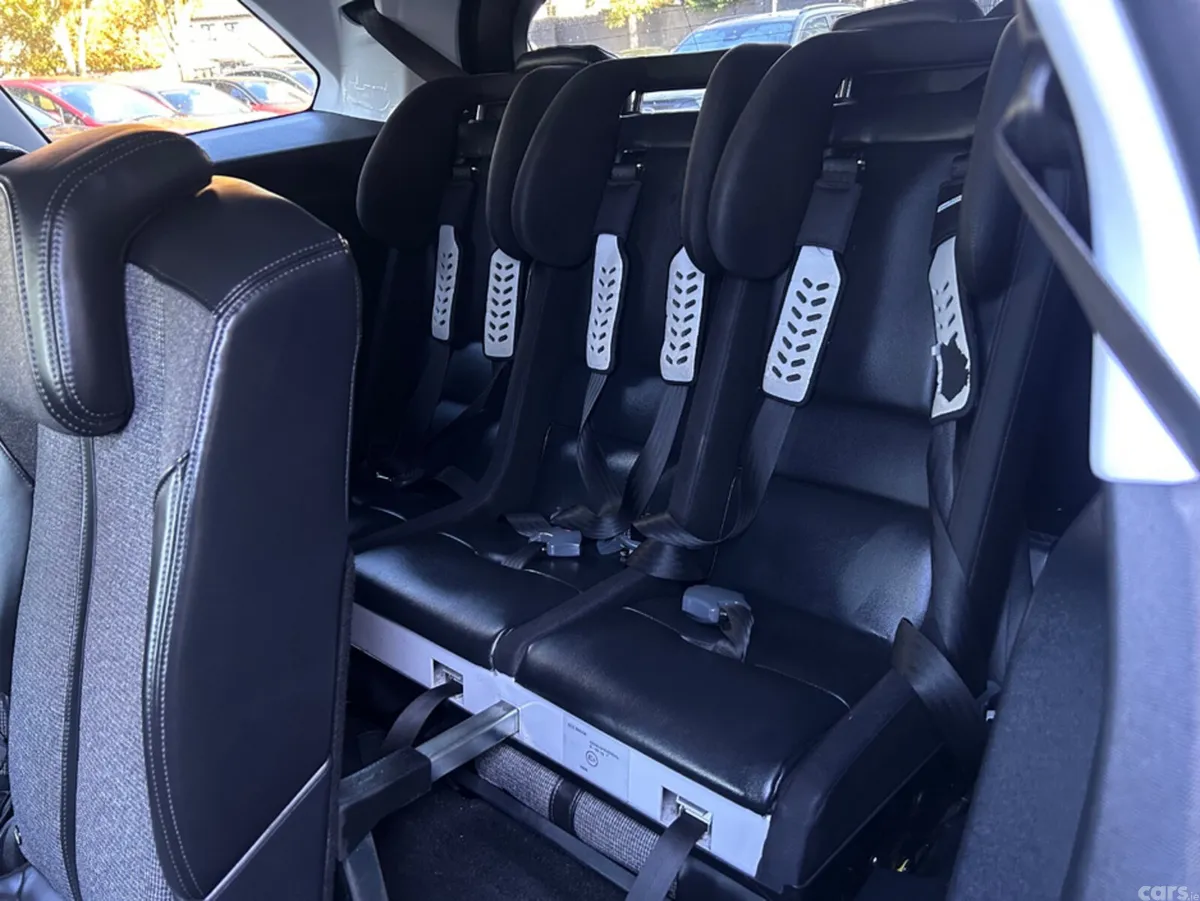 Peugeot 5008 MPV, Diesel, 2018, White