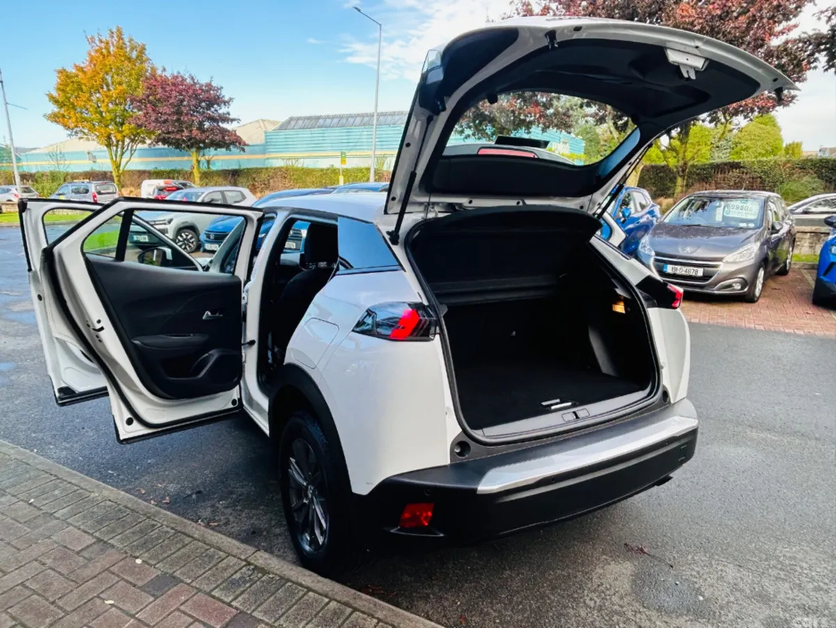 Peugeot 5008 MPV, Diesel, 2018, White