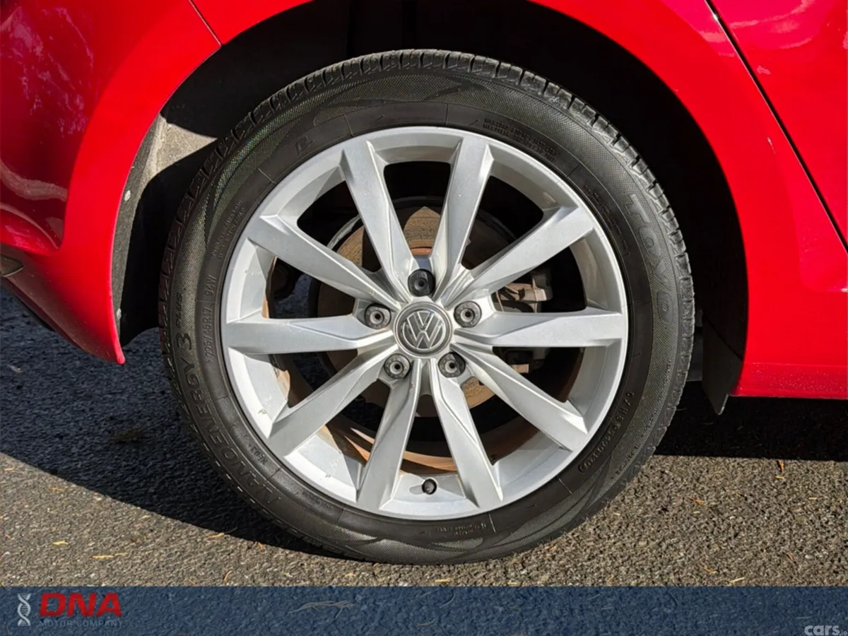 Volkswagen Golf Hatchback, Petrol, 2016, Red